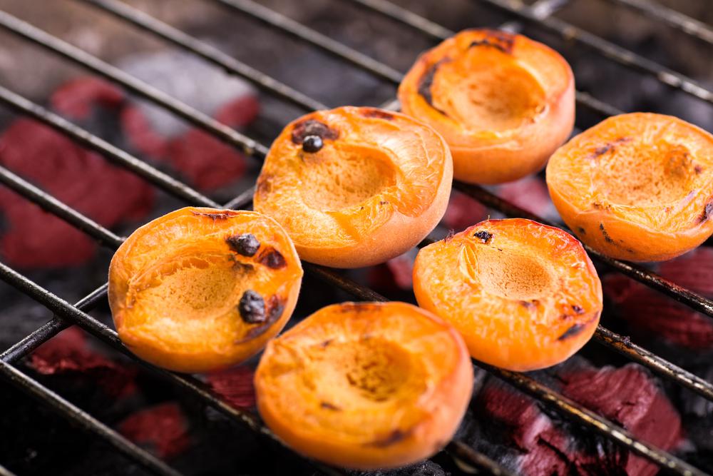 Albaricoques a la parrilla