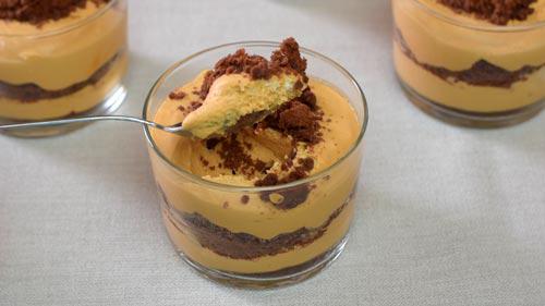 textura postre en vasitos sabor chocotorta