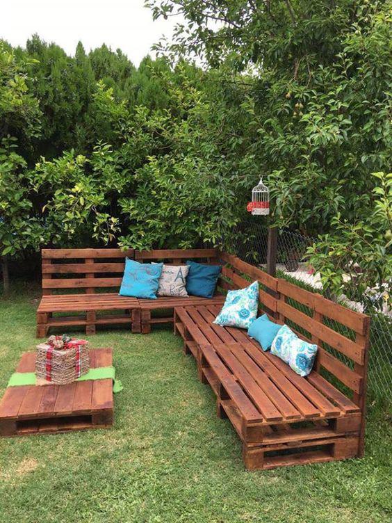 Crea un área de descanso con pallets
