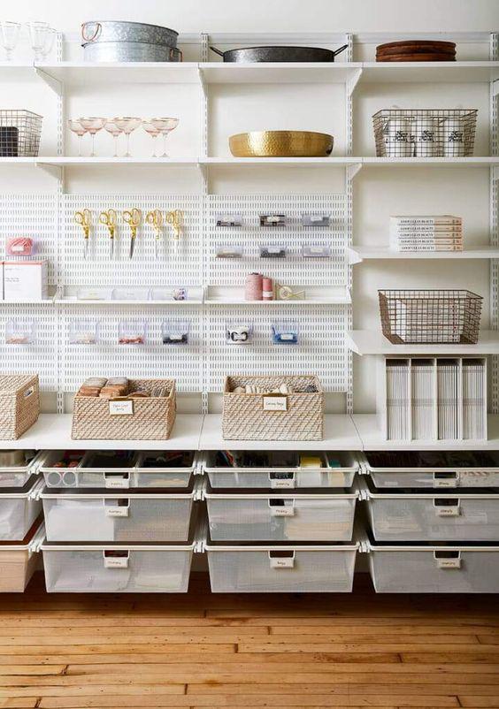 Trasteros - usa estantes con el fondo justo - decoralinks