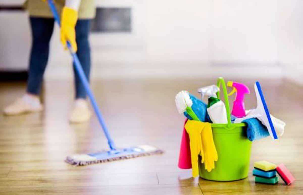 limpiar-suelo-de-parquet