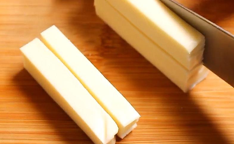 palitos de queso fritos cortados