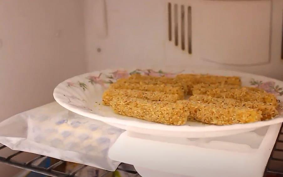 palitos de queso fritos. congelador