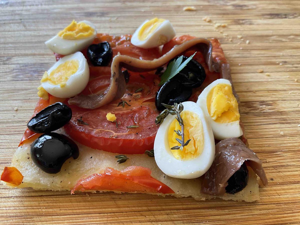 COCA FÁCIL DE TOMATE Y ANCHOAS