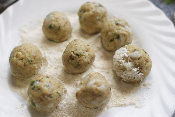 albóndigas de choco en salsa piquillo mezcla masa