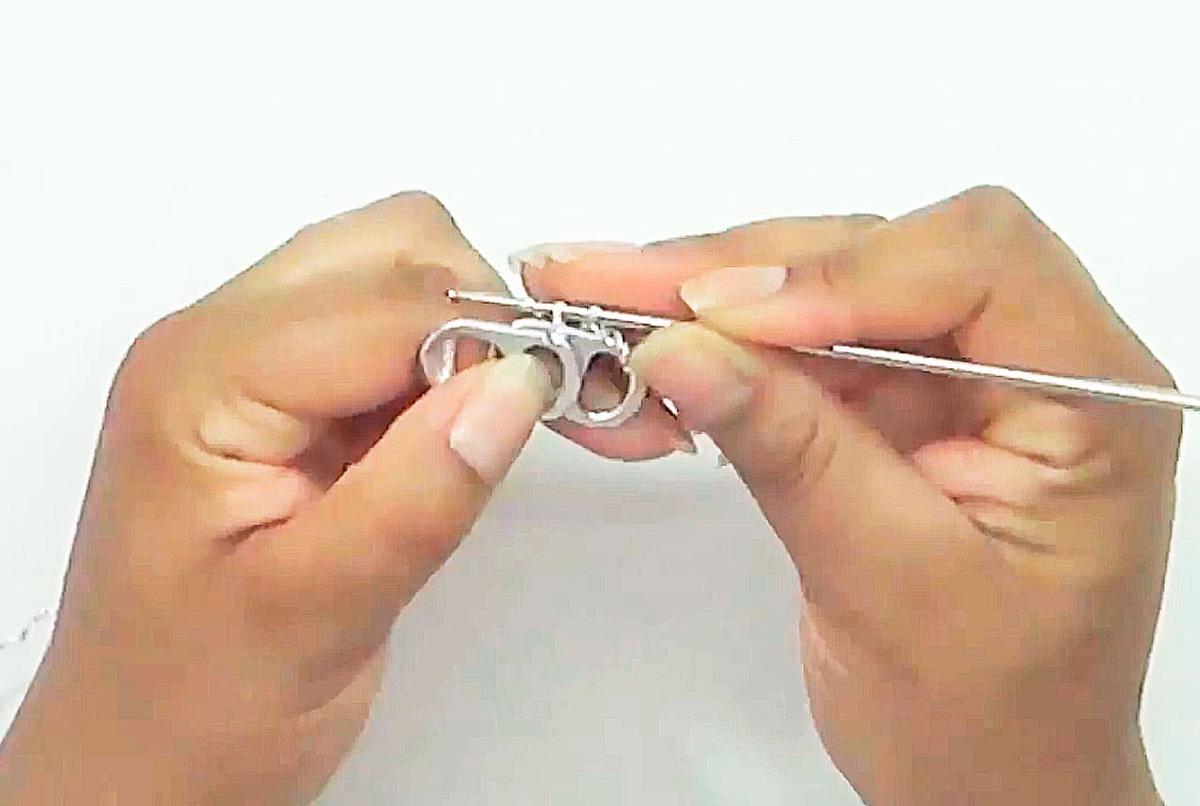 Diadema con anillas de latas