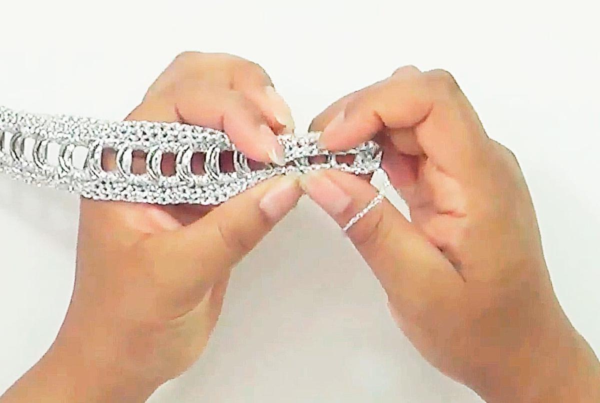 Diadema con anillas de latas