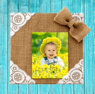 Imprimir fotos es la manera más hermosa de conservar un recuerdo, de ese momento especial. Una boda, un cumpleaños, un bautizo, la familia, una cena romántica, una escapada a la playa para disfrutar del atardecer o simplemente el reencuentro con los amigos.