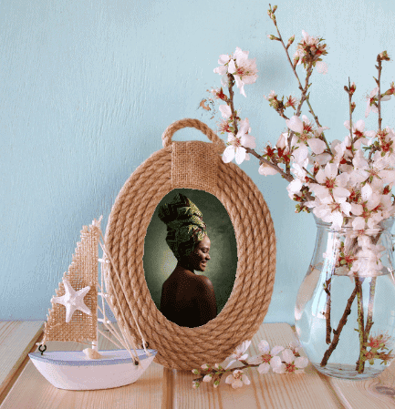 Imprimir fotos es la manera más hermosa de conservar un recuerdo, de ese momento especial. Una boda, un cumpleaños, un bautizo, la familia, una cena romántica, una escapada a la playa para disfrutar del atardecer o simplemente el reencuentro con los amigos.