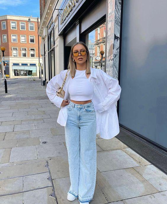 Sobre camisas de moda combinadas con jeans