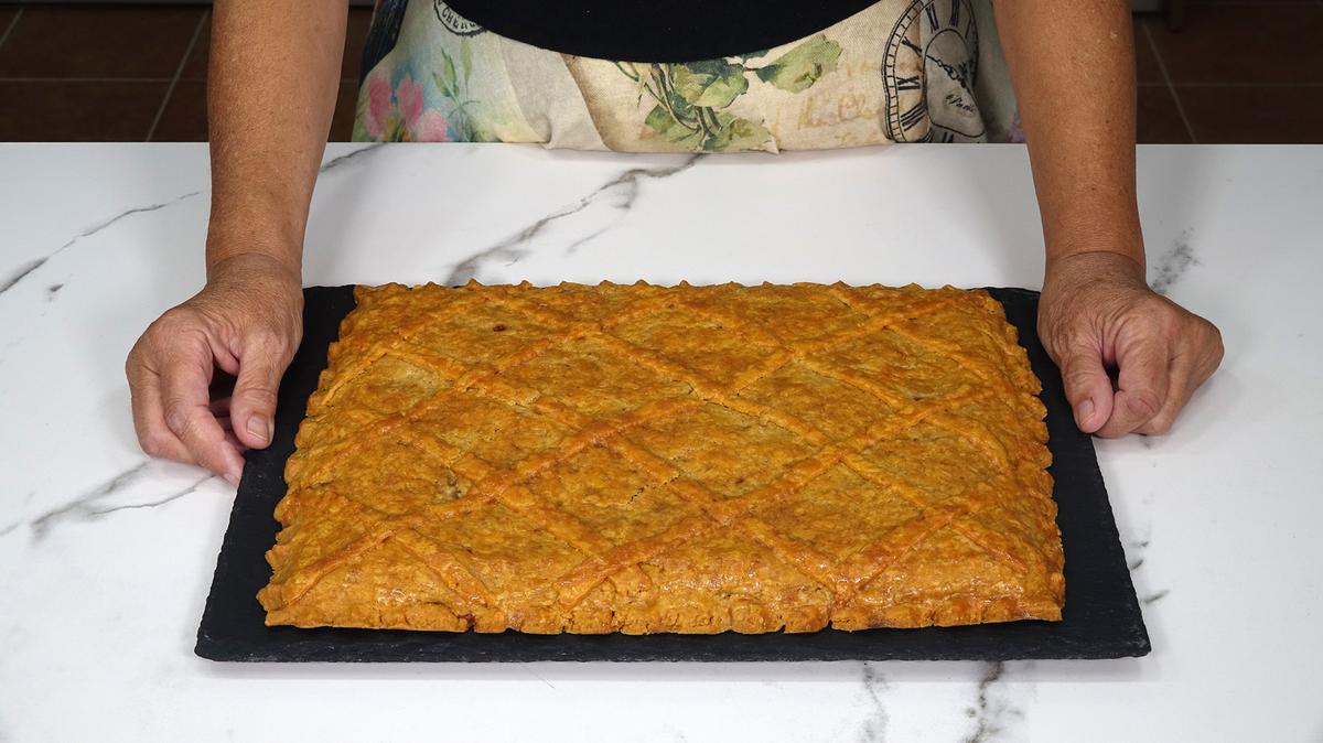 EMPANADA DE POLLO Y CEBOLLA CARAMELIZADA. Con masa casera fácil y rápida de hacer - Loli Domínguez - Foto 10