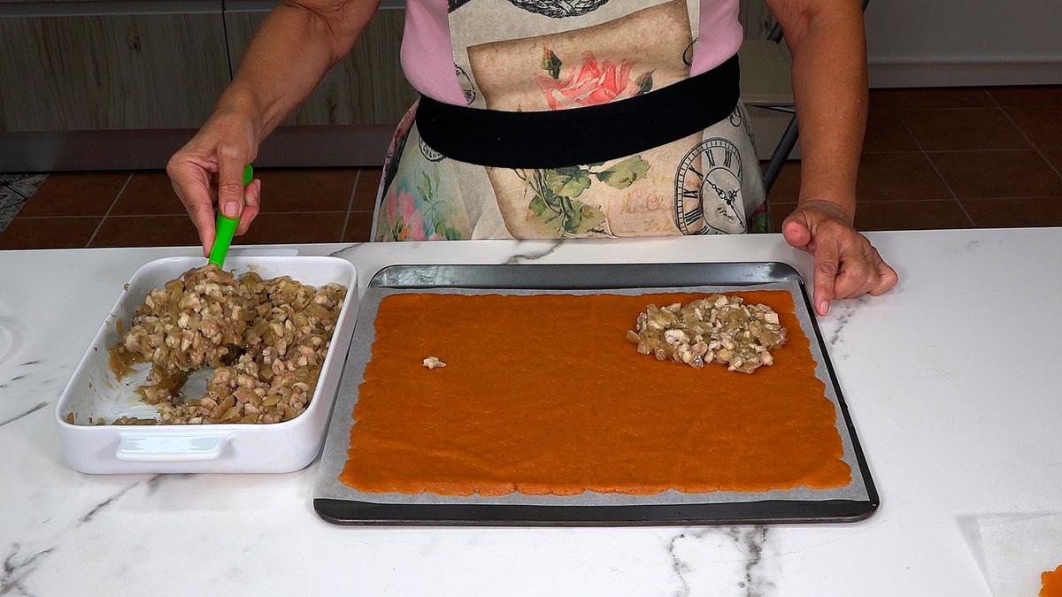 EMPANADA DE POLLO Y CEBOLLA CARAMELIZADA. Con masa casera fácil y rápida de hacer - Loli Domínguez - Foto 6