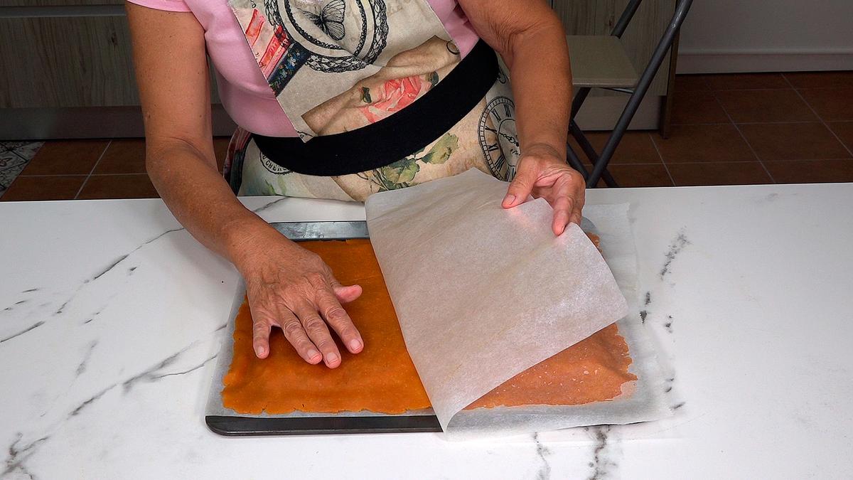 EMPANADA DE POLLO Y CEBOLLA CARAMELIZADA. Con masa casera fácil y rápida de hacer - Loli Domínguez - Foto 7