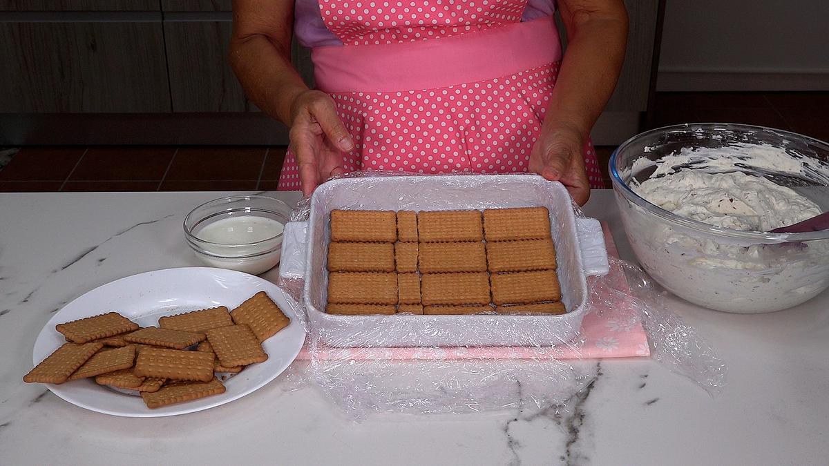 TARTA HELADA DE GALLETAS. ¡CON 6 INGREDIENTES Y EN SOLO 10 MINUTOS! Una receta económica, fácil y muy rápida - Loli Domínguez - Foto 3