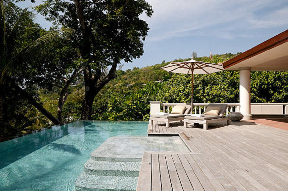 Ideas para decorar la zona alrededor de la piscina 3