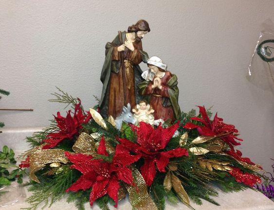 Adornos navideños con noche buena en rojo