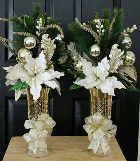 Centros de mesa para navidad con noche buenas en blanco