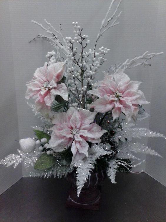 Centros de mesa navideños con noche buena en rosa gold