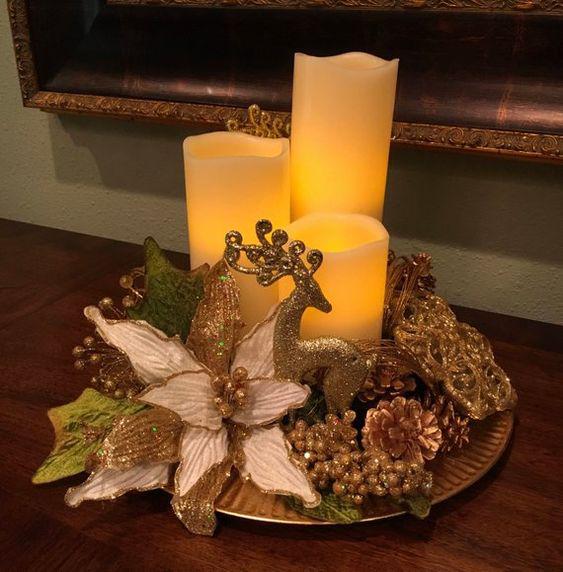 Centros de mesa de Navidad con noche buenas dorados