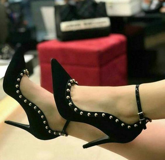 zapatillas negras de moda