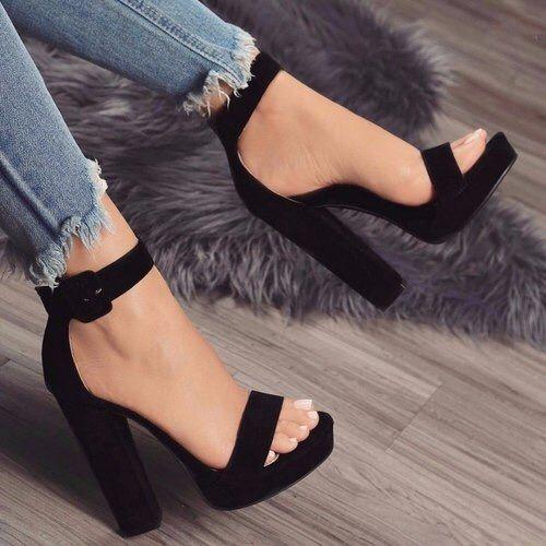 zapatillas negras de moda