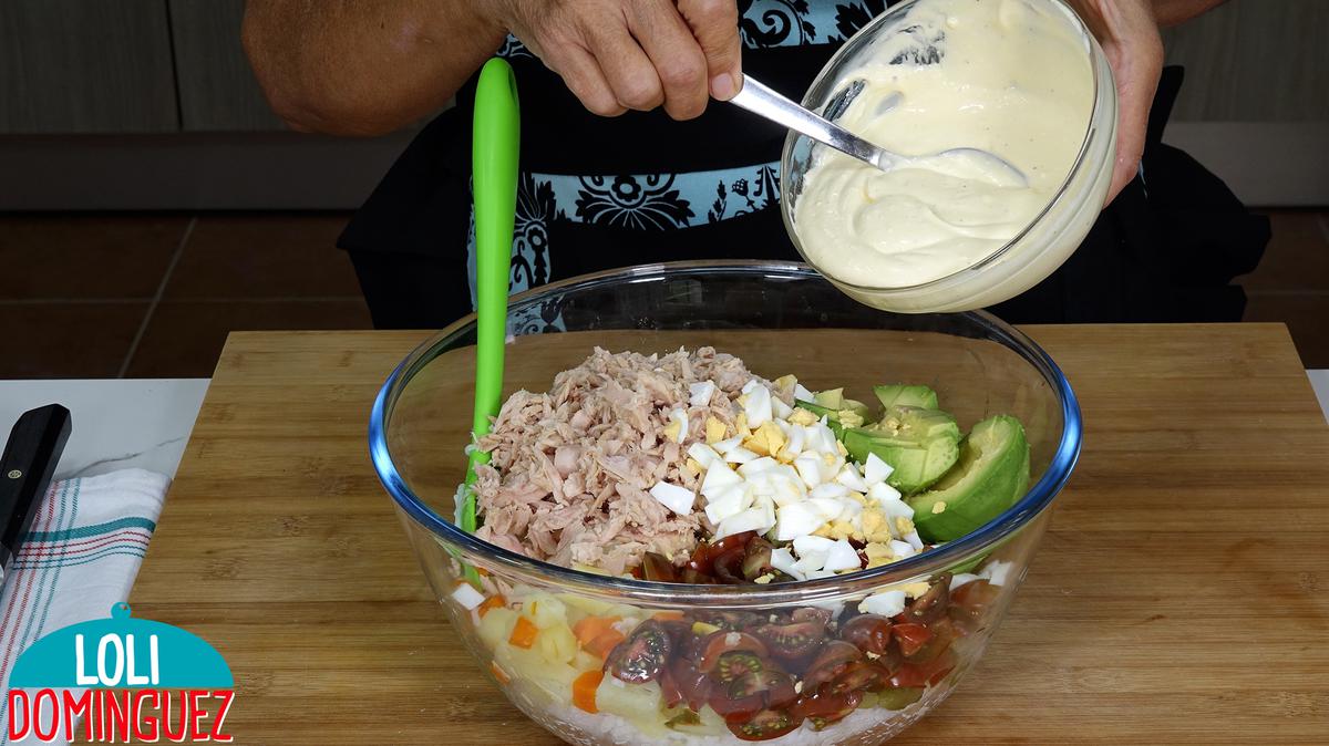 ENSALADA DE ARROZ Y PATATAS (PAPAS). Junto con otros ingredientes que hacen que sea una autentica delicia esta ensalada, muy completa y saludable