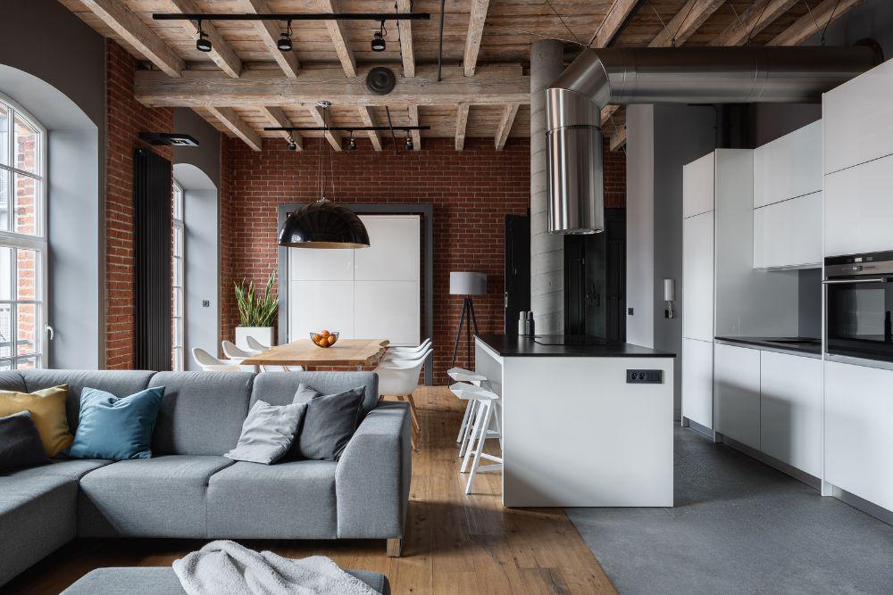 Suelos de microcemento combinados con tarima de madera.