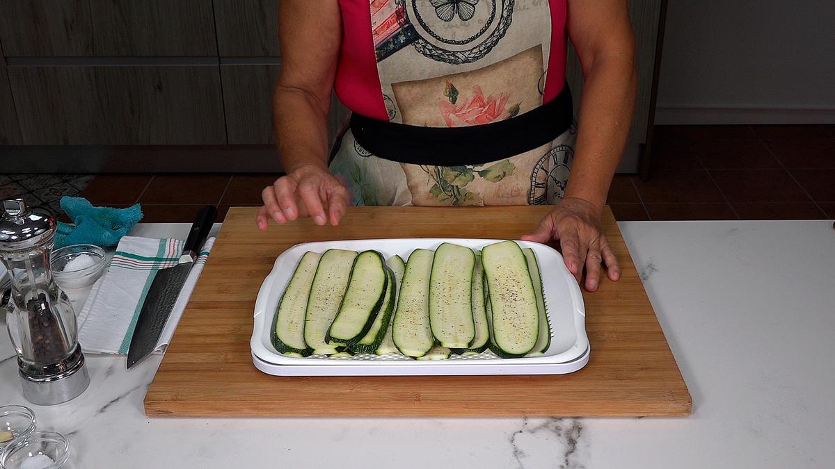 CÓMO HACER EL MEJOR CALABACÍN. ¡Estos filetes están más buenos que la carne!, cocinado así quedan unos filetes de calabacín que son una delicia - Loli Domínguez - Foto 1