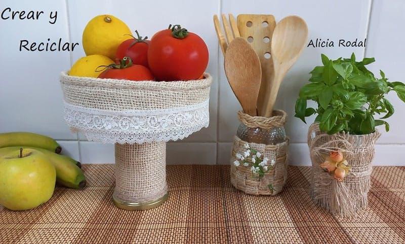 Me encanta la tela de arpillera para decorar y hacer lindas manualidades, porque es un material natural y combina perfectamente casi con cualquier estilo. En mi caso, la tela de arpillera yo la voy a reutilizar de un saco de patatas.