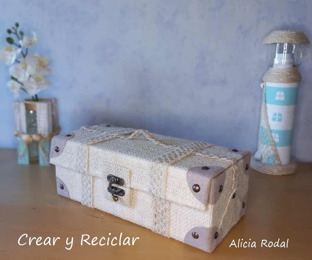 Me encanta la tela de arpillera para decorar y hacer lindas manualidades, porque es un material natural y combina perfectamente casi con cualquier estilo. En mi caso, la tela de arpillera yo la voy a reutilizar de un saco de patatas.