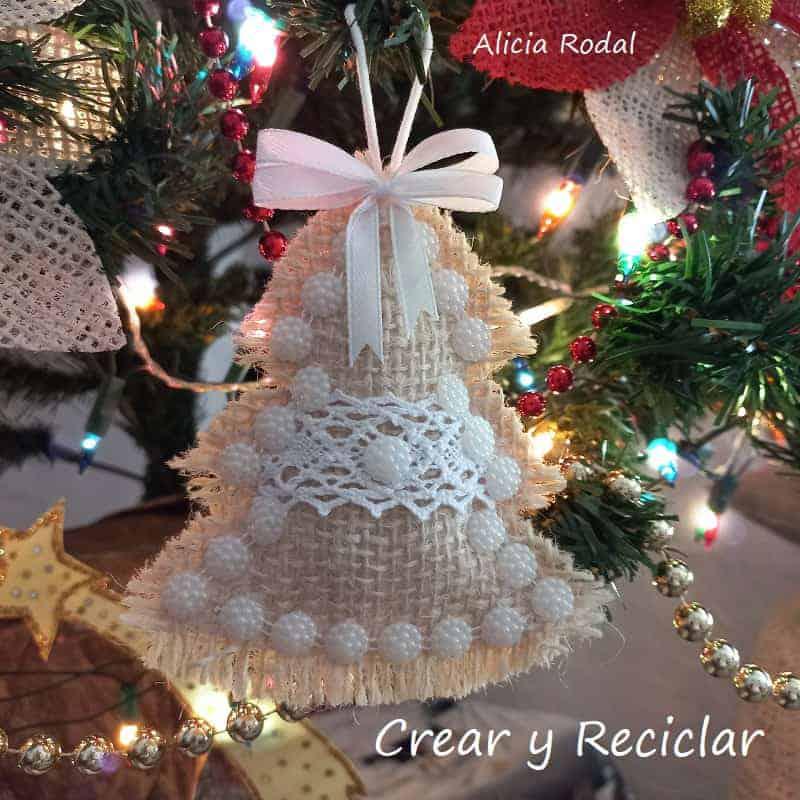 Me encanta la tela de arpillera para decorar y hacer lindas manualidades, porque es un material natural y combina perfectamente casi con cualquier estilo. En mi caso, la tela de arpillera yo la voy a reutilizar de un saco de patatas.