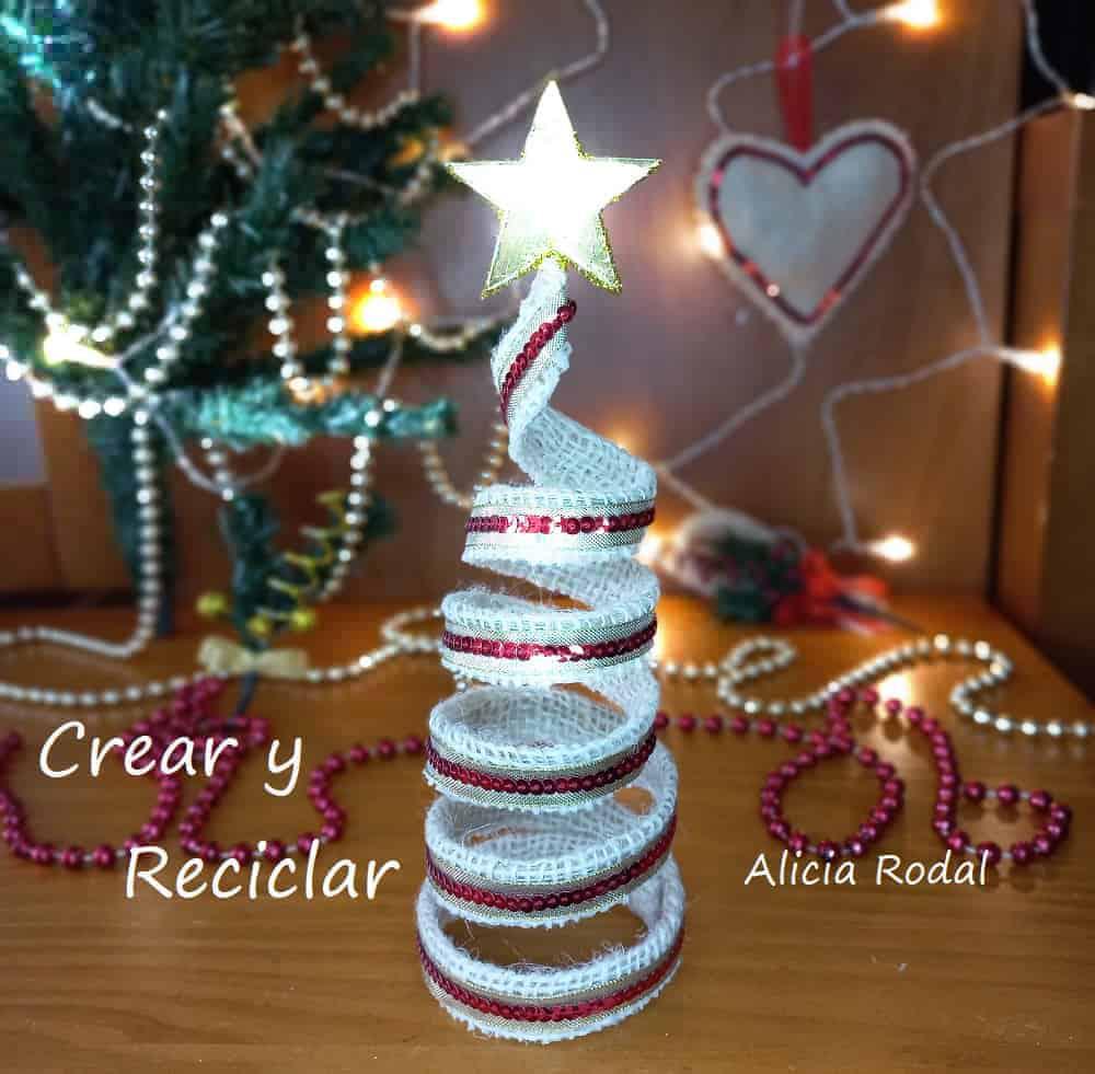 Me encanta la tela de arpillera para decorar y hacer lindas manualidades, porque es un material natural y combina perfectamente casi con cualquier estilo. En mi caso, la tela de arpillera yo la voy a reutilizar de un saco de patatas.