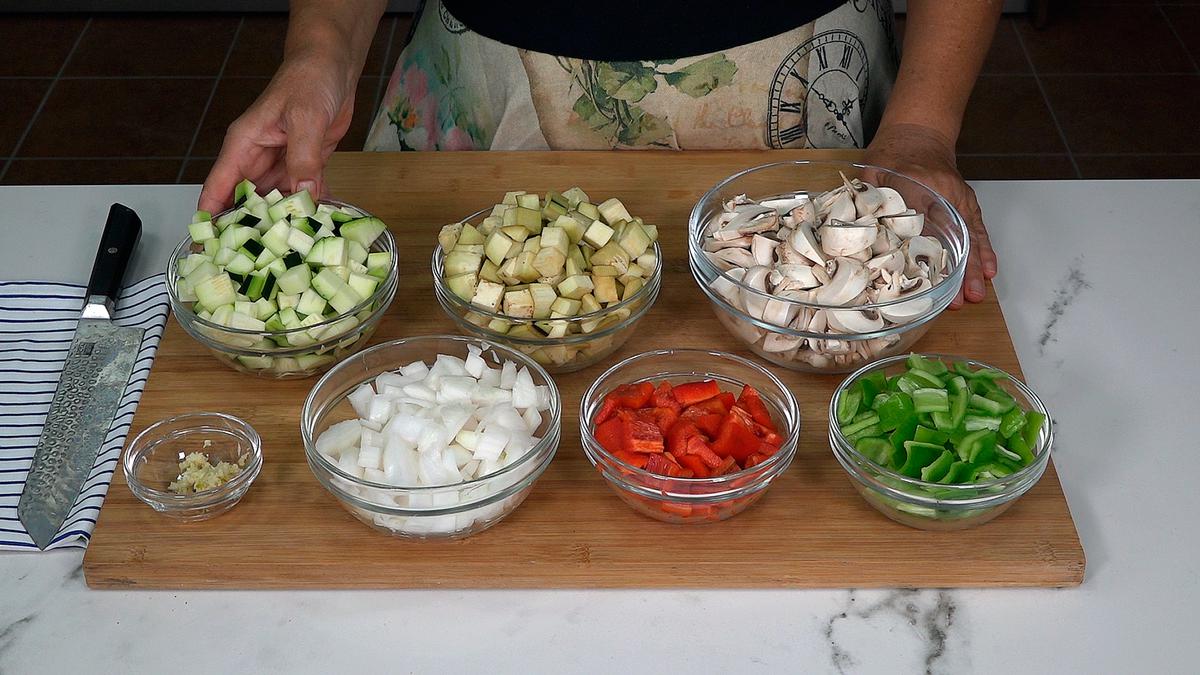 CARNE CON PISTO UN CLÁSICO DEL VERANO. Esta comida no falta en casa ningún verano - Loli Domínguez - Foto 1