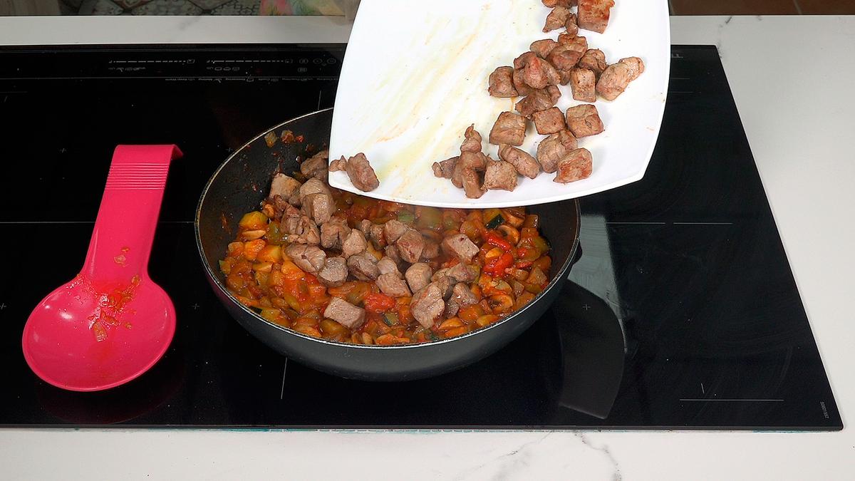 CARNE CON PISTO UN CLÁSICO DEL VERANO. Esta comida no falta en casa ningún verano - Loli Domínguez - Foto 6