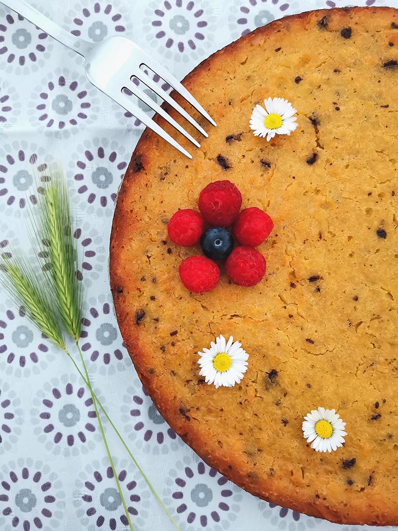 Pan de elote esponjoso con pepitas de chocolate