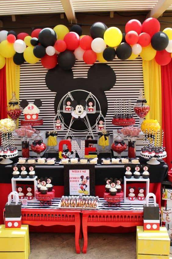 Decoración Mickey Mouse para fiesta infantil