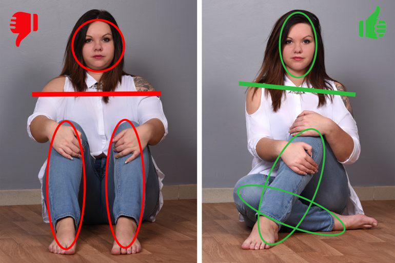 Tips para lucir con estilo en sesiones de fotos si eres una mujer de 40 años o más sentada