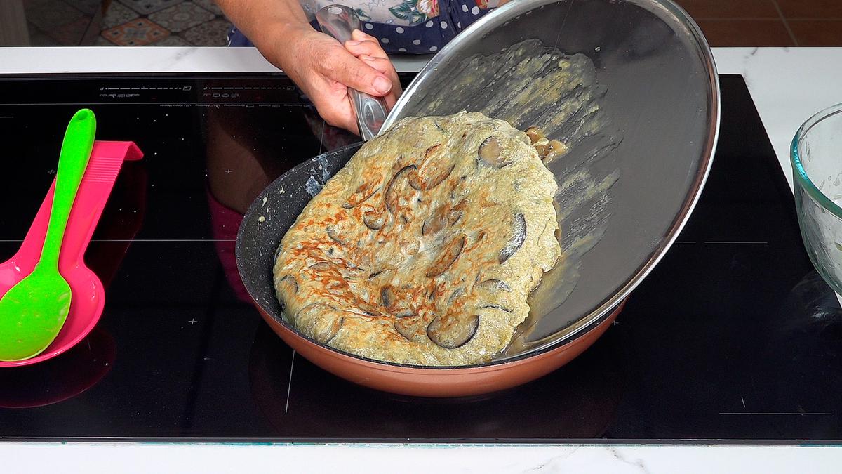 TORTILLA DE BERENJENA. Con la receta de mi madre, una recta con solo 3 ingredientes - Loli Domínguez - Foto 6