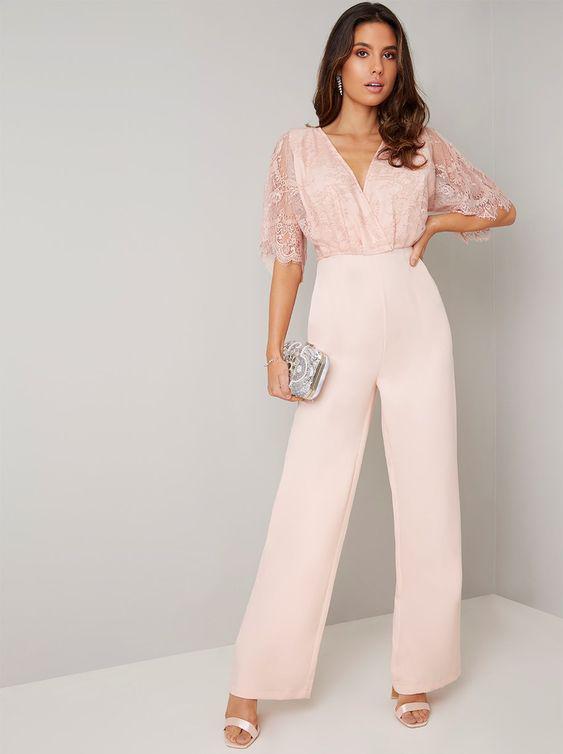 Looks con palazzo para bautizo mamá joven