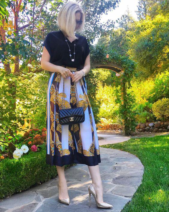 faldas estampadas con flores para primavera - verano en mujeres maduras