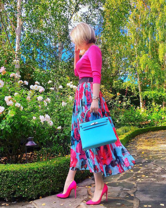 faldas estampadas con flores para primavera - verano en mujeres maduras