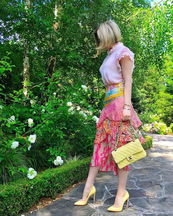 faldas estampadas con flores para primavera - verano en mujeres maduras