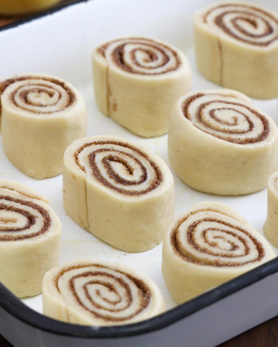cinnamon rolls canela rollos