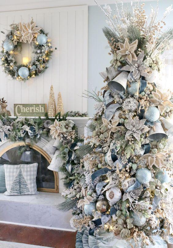 Azul y Plateado colores del año navidad 2023