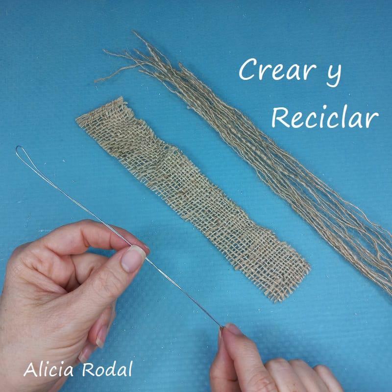 Como hacer hermosas manualidades para decorar nuestra casa, de una manera fácil, original y sin gastar mucho dinero. En este tutorial vamos a aprender cómo hacer preciosos detalles decorativos como plantas, hojas o flores diferentes de los típicos arreglos florales.