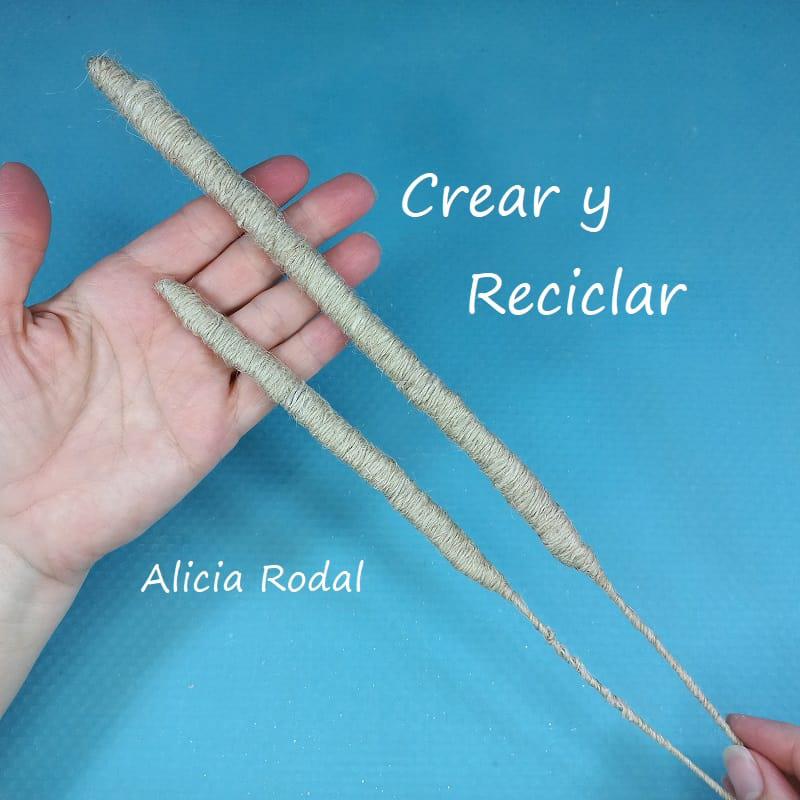 Como hacer hermosas manualidades para decorar nuestra casa, de una manera fácil, original y sin gastar mucho dinero. En este tutorial vamos a aprender cómo hacer preciosos detalles decorativos como plantas, hojas o flores diferentes de los típicos arreglos florales.