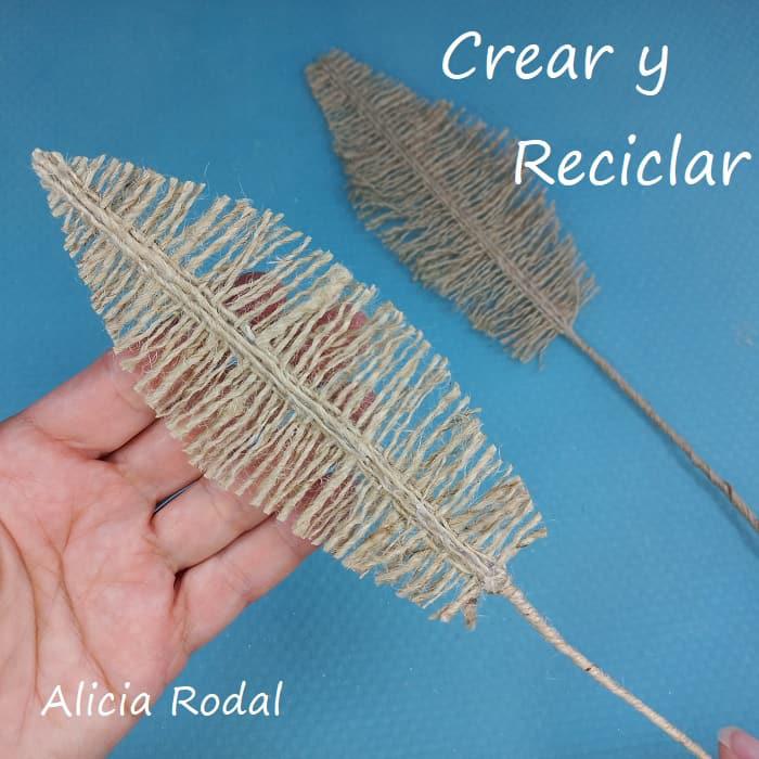 Como hacer hermosas manualidades para decorar nuestra casa, de una manera fácil, original y sin gastar mucho dinero. En este tutorial vamos a aprender cómo hacer preciosos detalles decorativos como plantas, hojas o flores diferentes de los típicos arreglos florales.