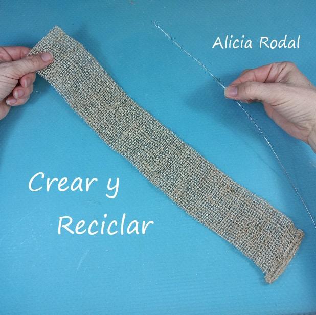 Como hacer hermosas manualidades para decorar nuestra casa, de una manera fácil, original y sin gastar mucho dinero. En este tutorial vamos a aprender cómo hacer preciosos detalles decorativos como plantas, hojas o flores diferentes de los típicos arreglos florales.