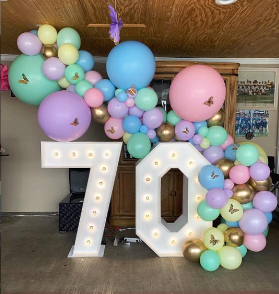 Decoración de fiestas de cumpleaños para personas mayores