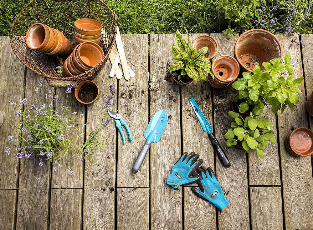 cuidados del jardín en otoño herramientas de jardín
